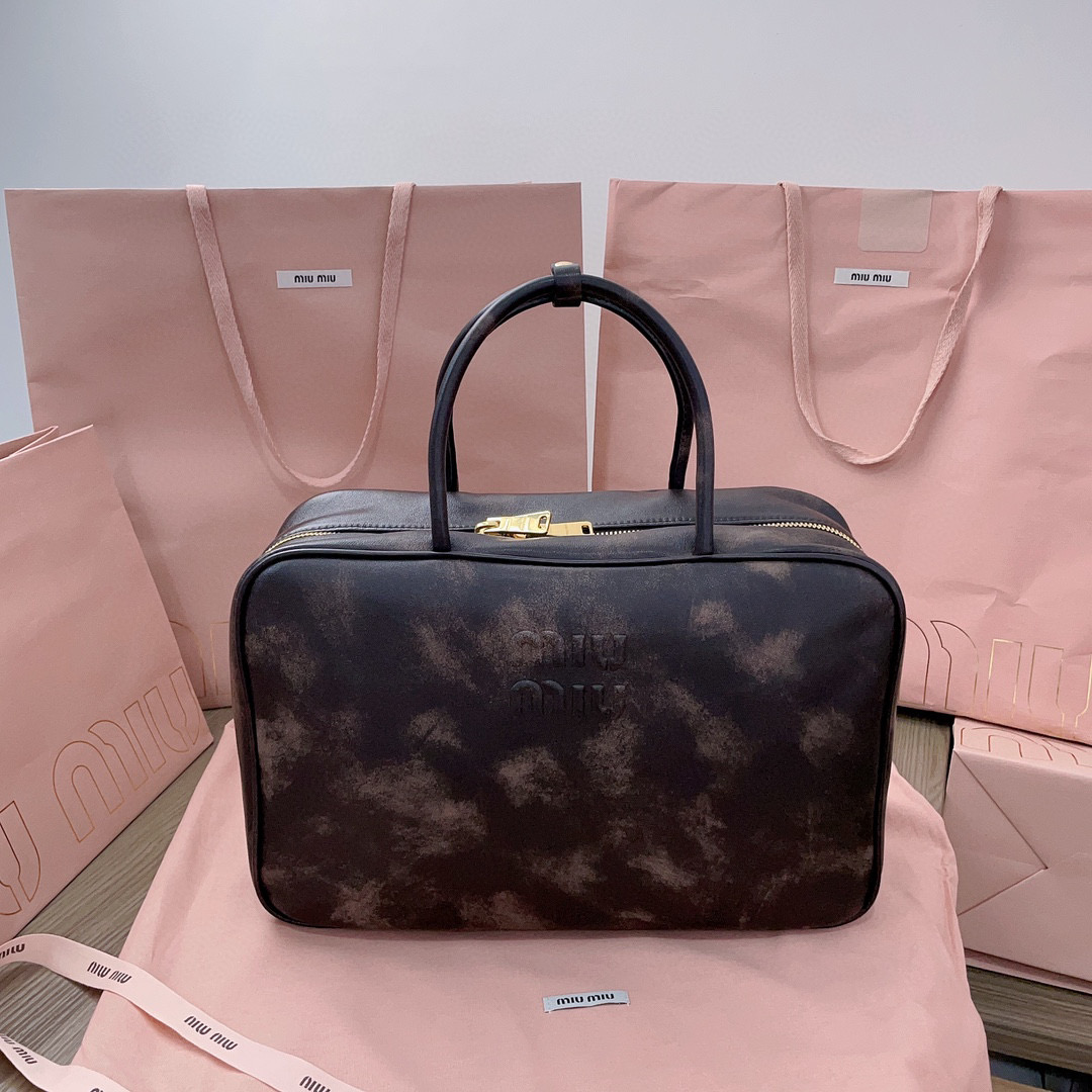 미우미우 5BB117 서류가방