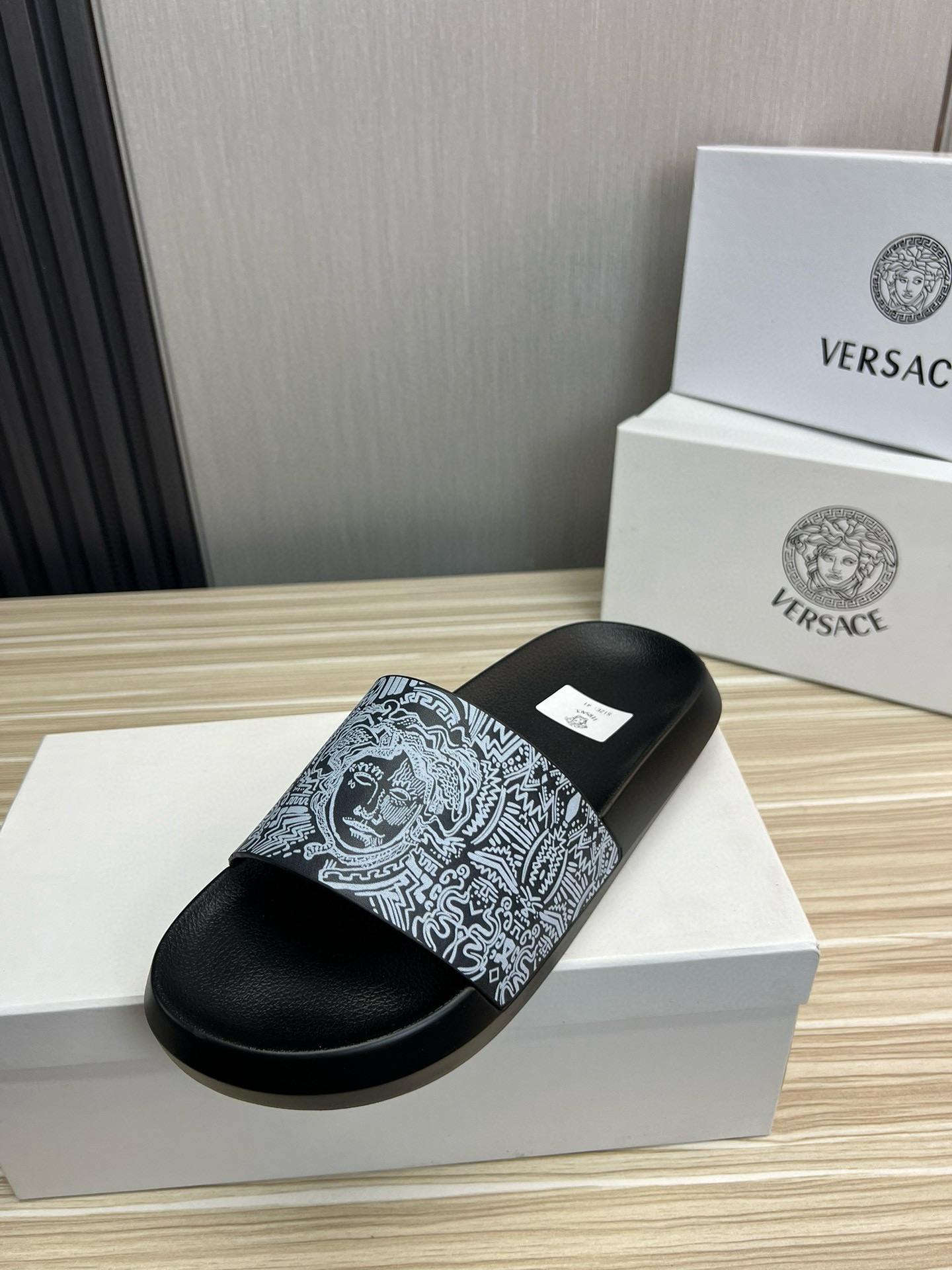 베르사체 남자 슬리퍼