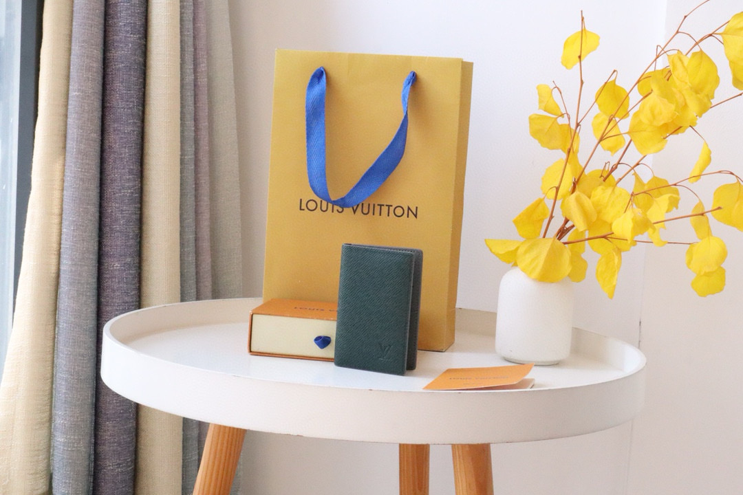 루이비통 카드지갑 M81550