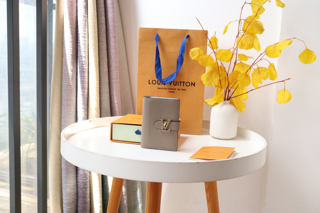 루이비통 여자 반지갑 M81298