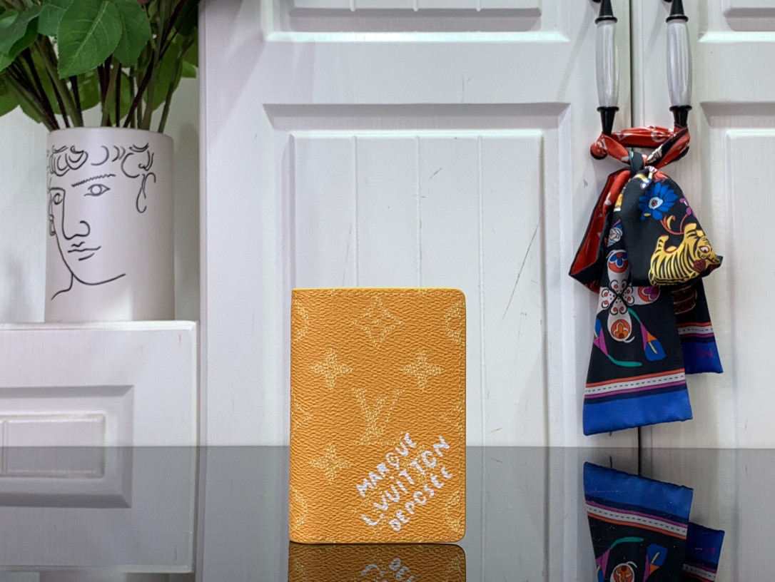 루이비통 여권지갑  m12658