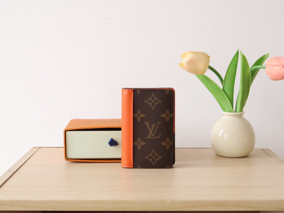 루이비통 여권지갑 M82955