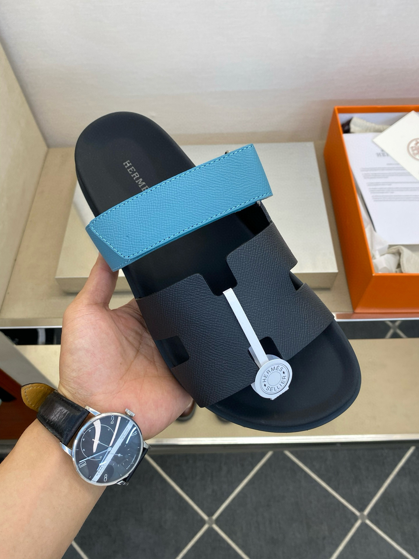 에르메스 남자 슬리퍼