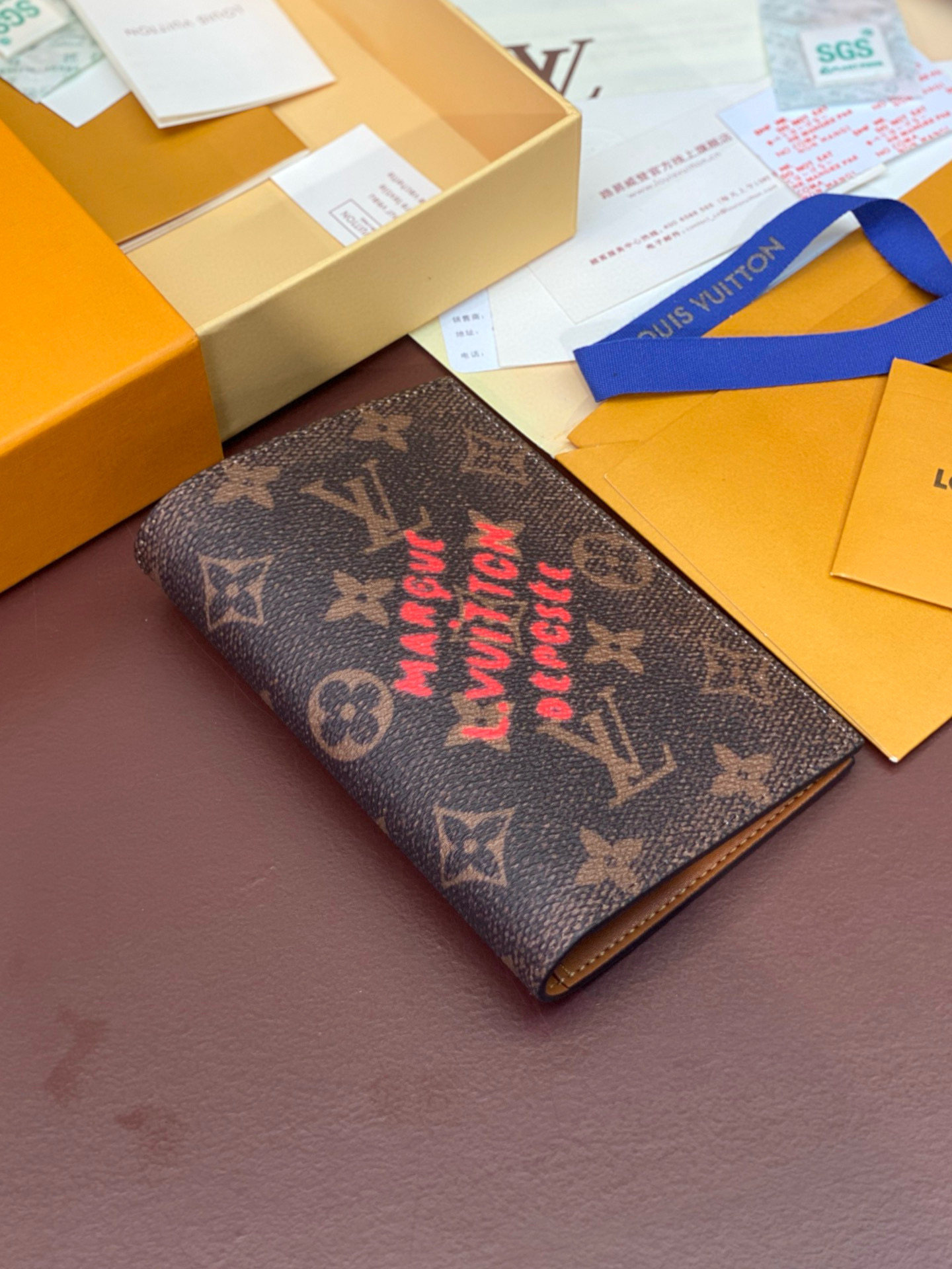 루이비통 여권지갑 M11701
