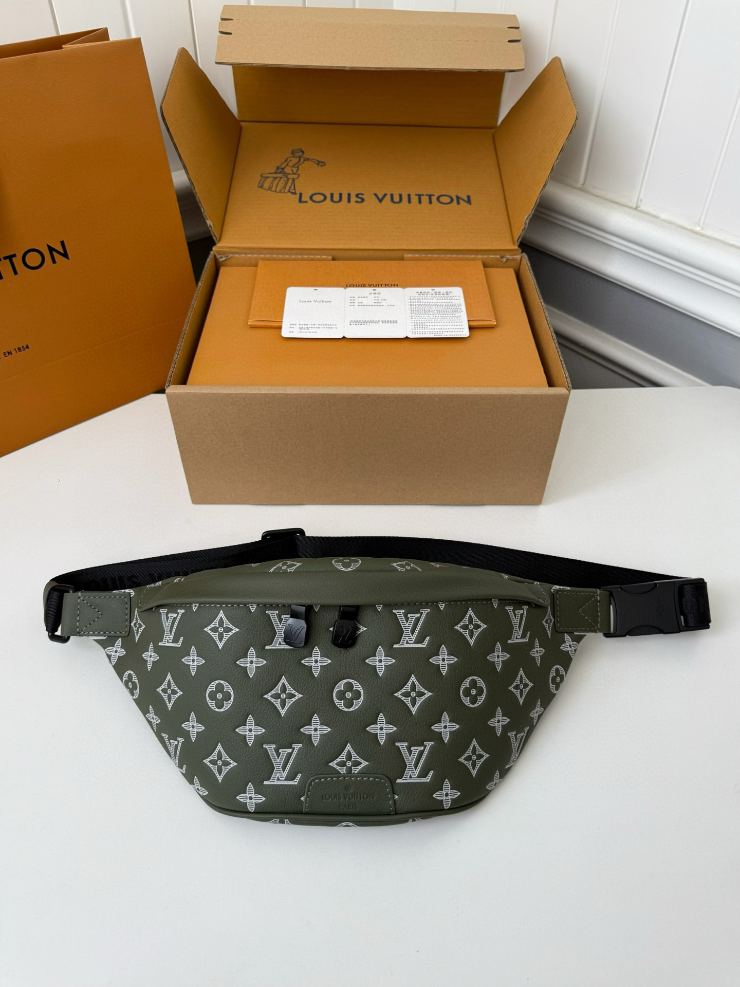 루이비통 M12508 벨트백 힙색 슬링백 허리가방