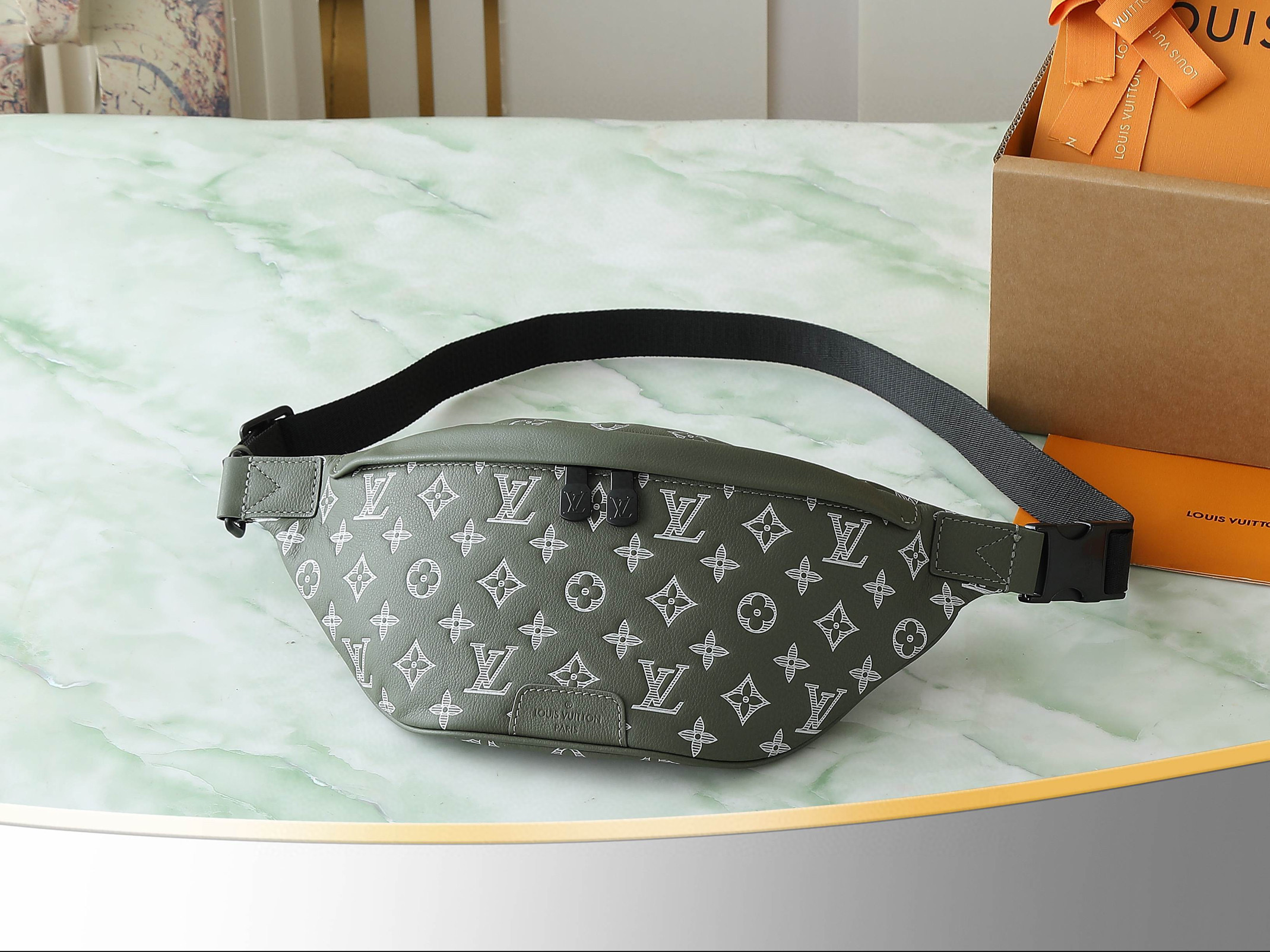 루이비통 M12508 벨트백 힙색 슬링백 허리가방