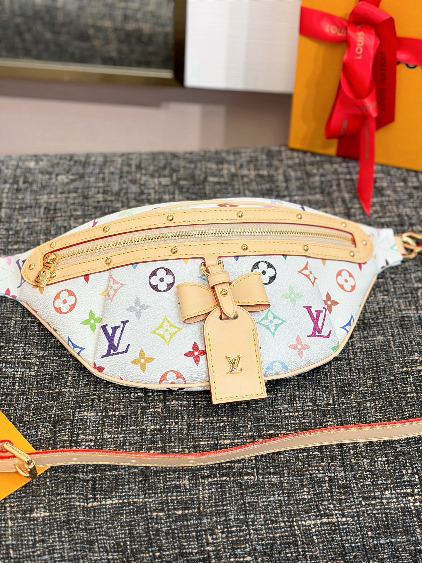 루이비통 M13660 벨트백 힙색 슬링백 허리가방