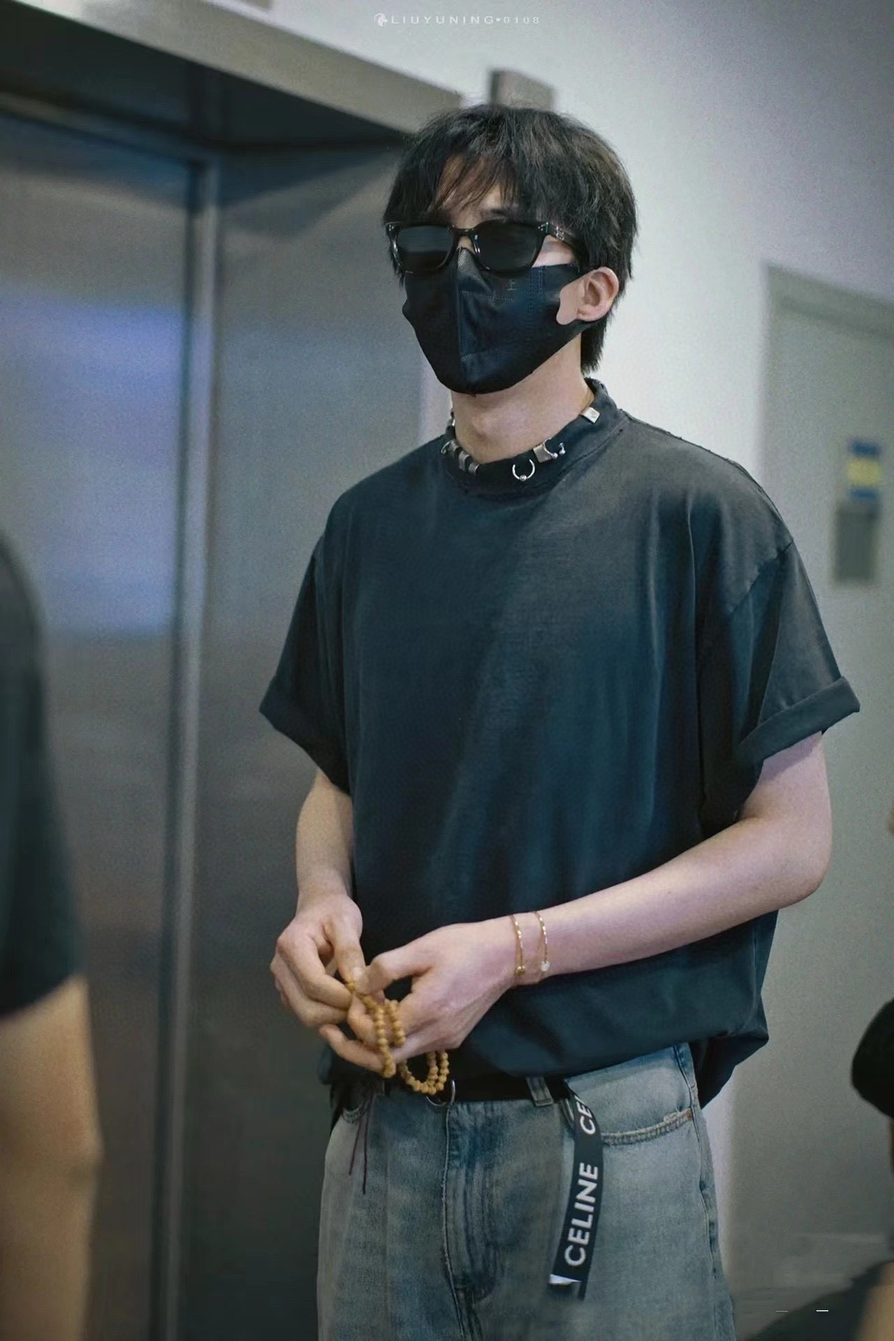 발렌시아가 남녀공용 반팔티