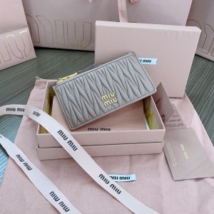 미우미우 5MB006 여자 카드지갑 머니클립