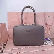 미우미우 5BB117 서류가방