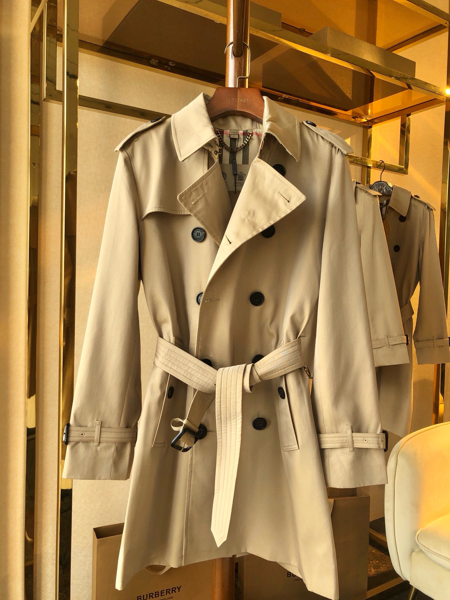 버버리 미디움기장 남자 코트