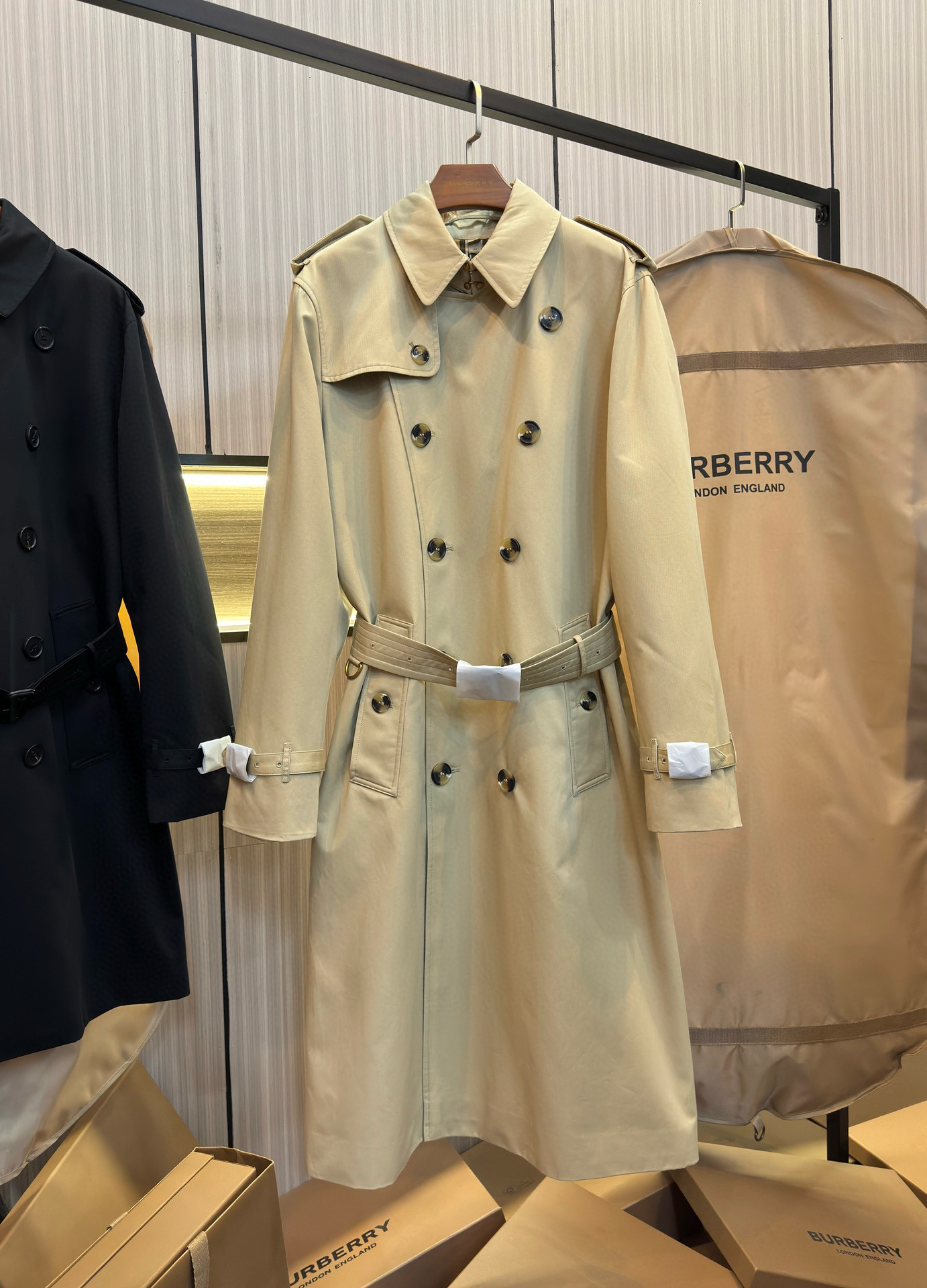 버버리 라지기장 남자 코트