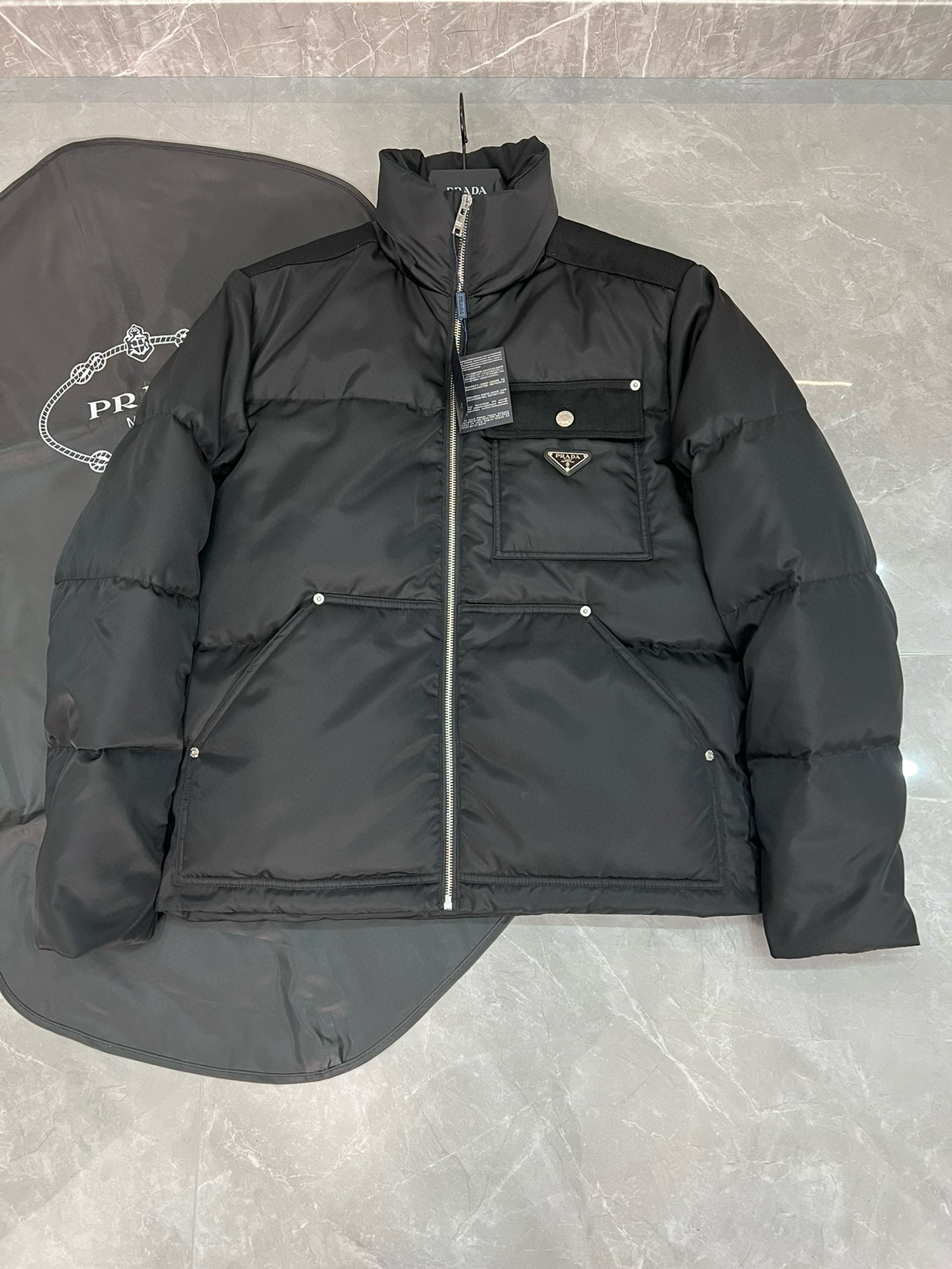 프라다 남녀공용 패딩