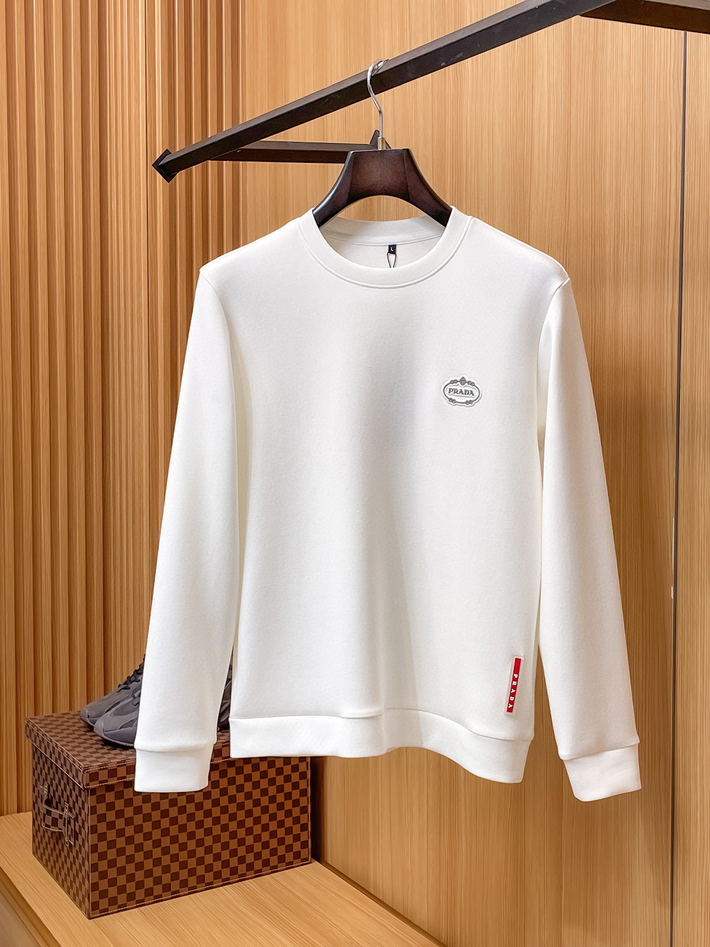 프라다 남자 맨투맨