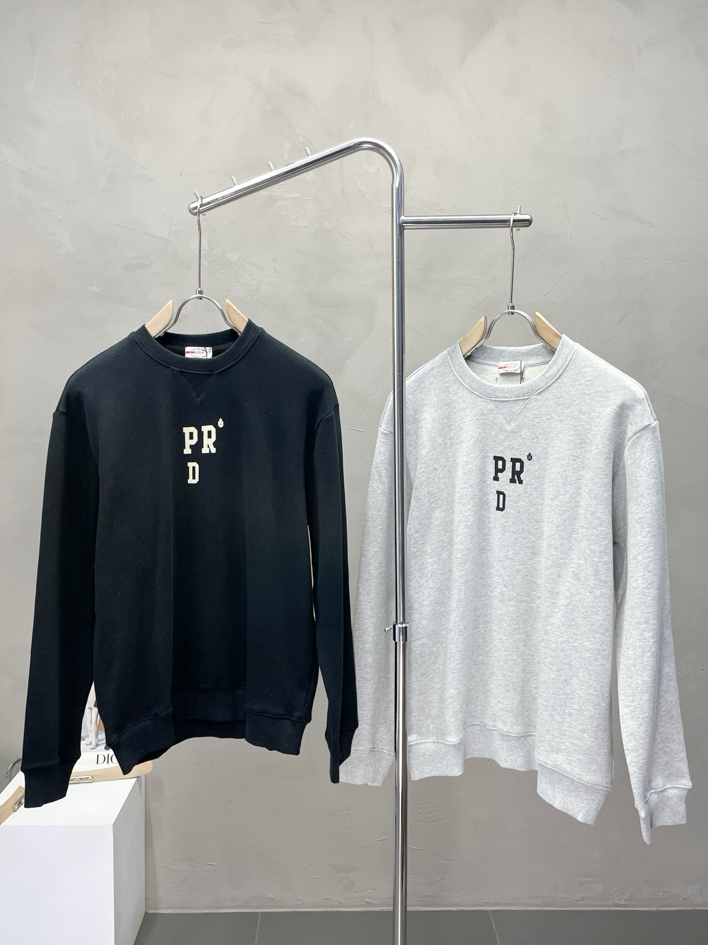 프라다 2컬러 남자 맨투맨