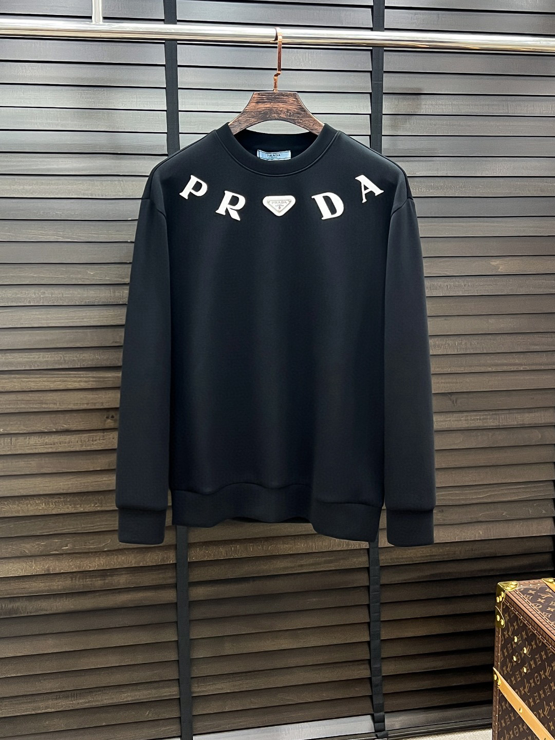 프라다 남자 맨투맨