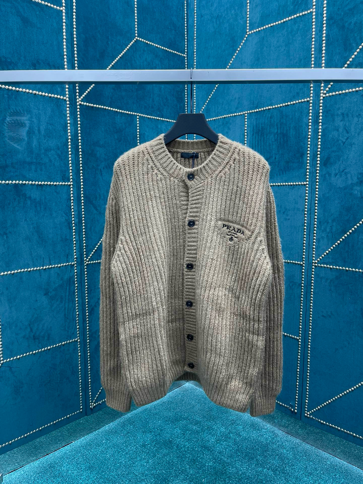 프라다 남자 가디건