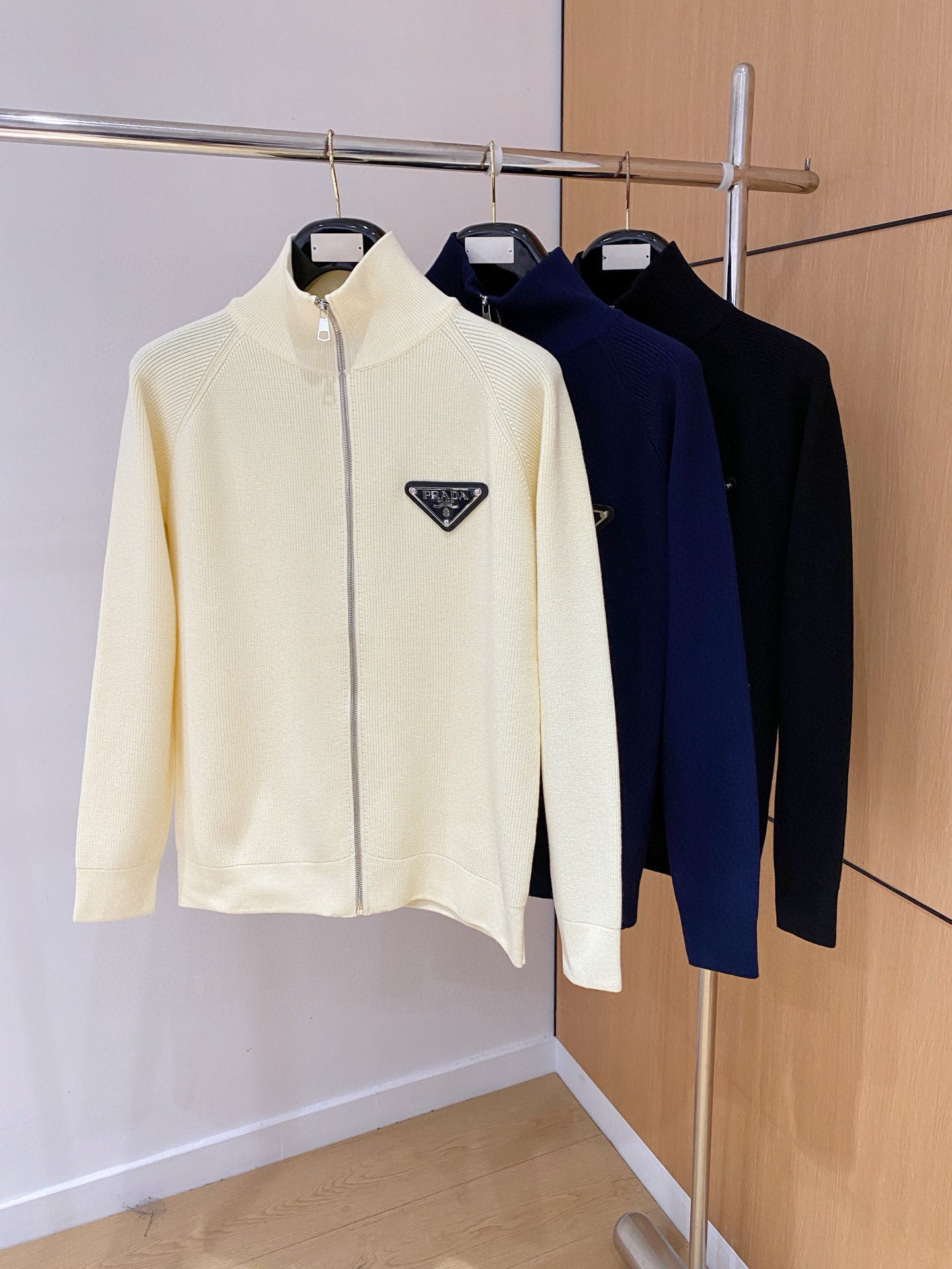 프라다 3컬러 남자 가디건