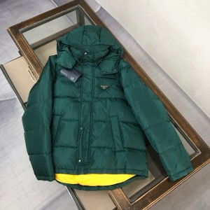 프라다 남자 패딩