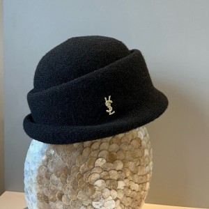 생로랑 겨울 모자