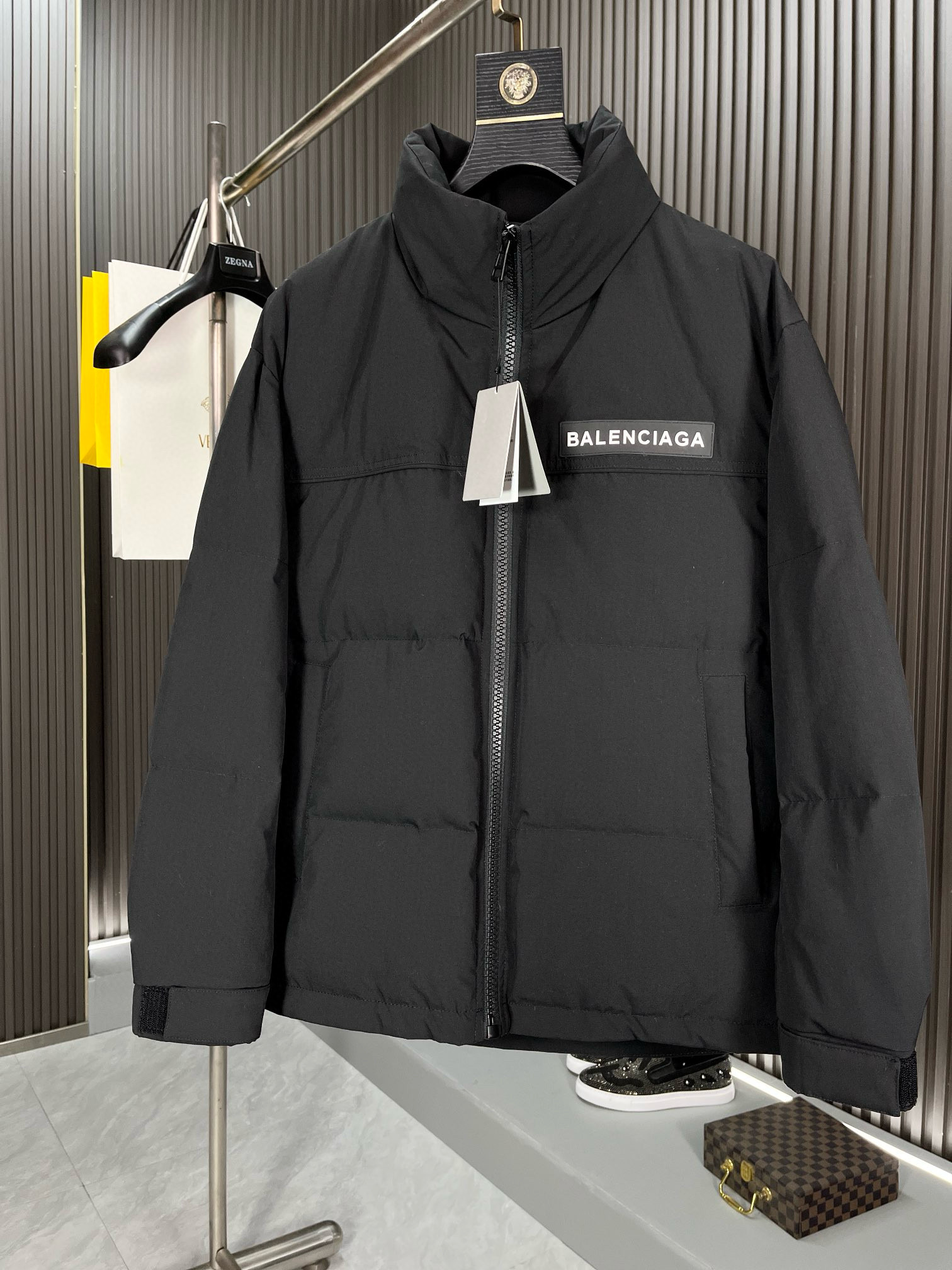 발렌시아가 남자 패딩